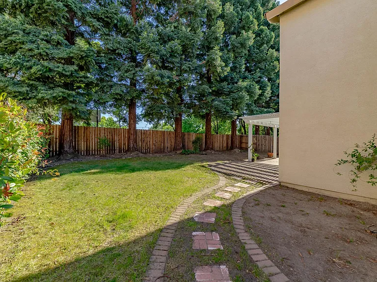 359 Seaton Dr — Photo 34