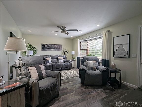 5th image of 1977 Willoughby Ave