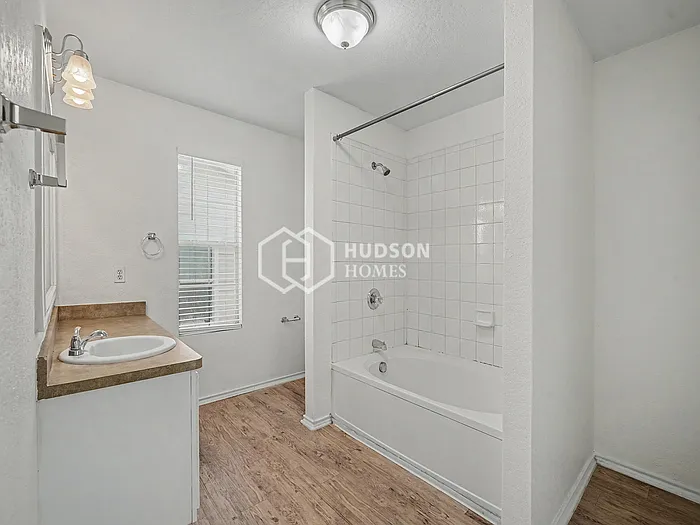 3814 Amber Holw — Photo 11