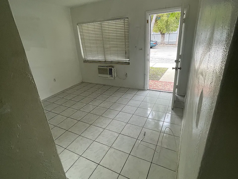 4465 W Flagler St #4