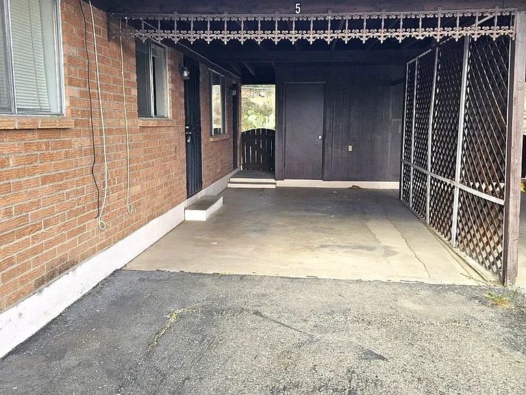 680 S Valley View St — Photo 2