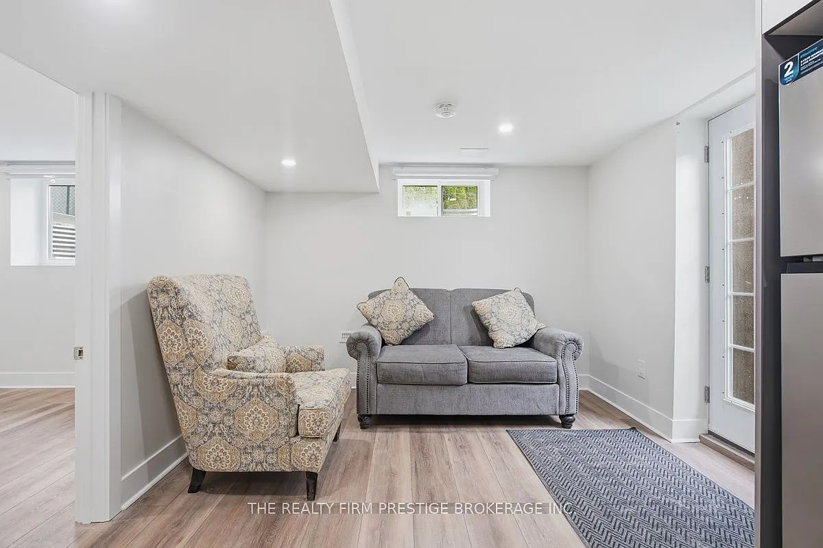 3 bed, $2,200 — Photo 3