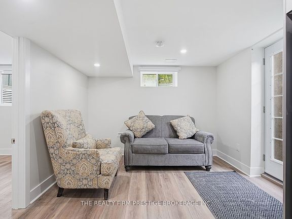 3rd image of 612 Fox Mill Pl