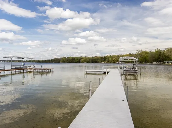 W325N6856 N Lake Dr, Hartland, WI 53029