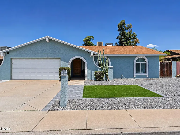 4026 W Willow Ave — Photo 2