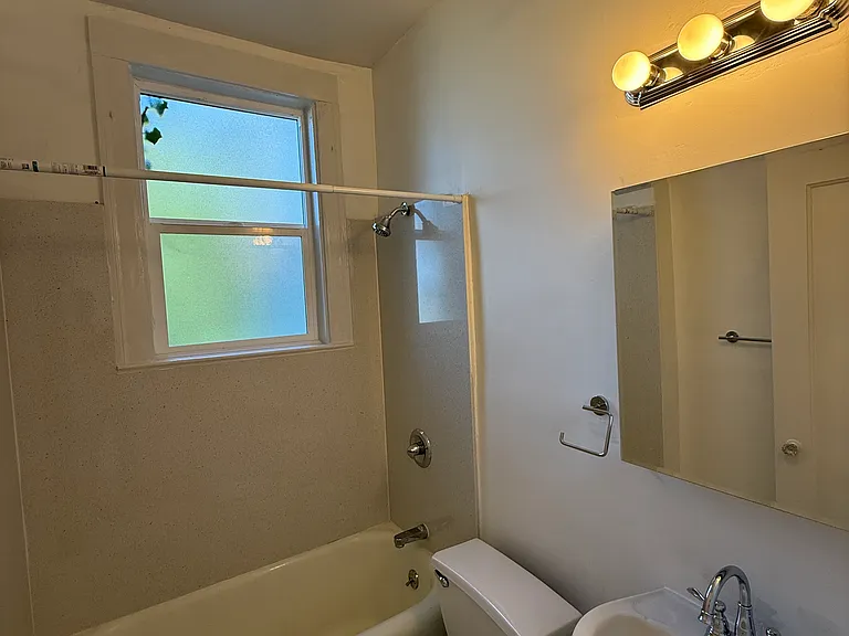1429 Leavenworth St #104 — Photo 9
