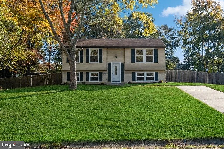 3206 Bethesda Dr photo 1