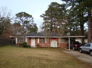 713 Lakeshore Dr, Pineville, LA 71360