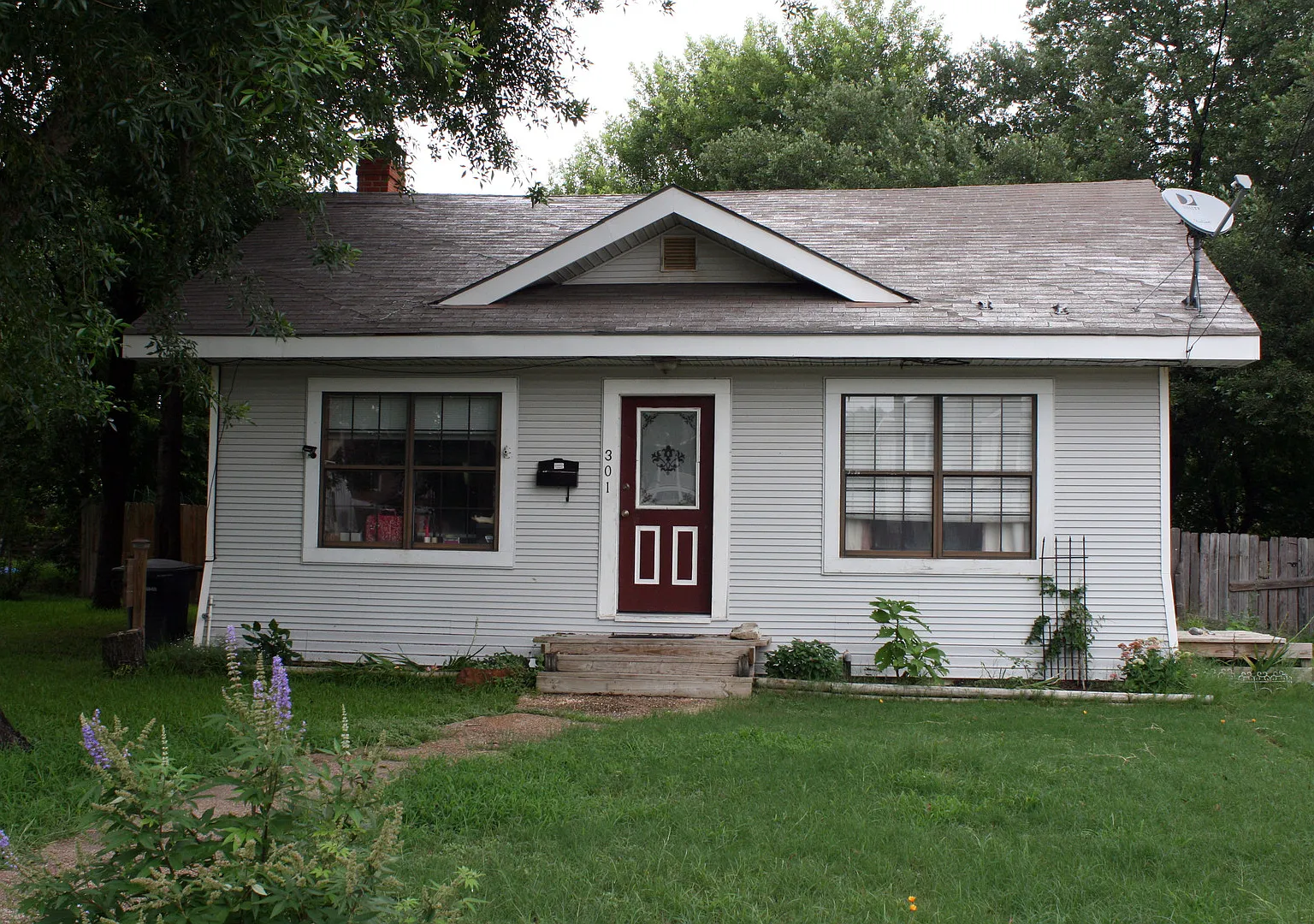 Walk to Campus! 2 Bedroom / 2 Bath Southgate Home — Photo 1