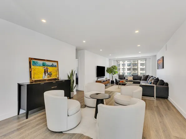 300 East 74th Street image 1 of 10