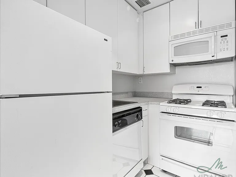 153 E 32nd St #6G — Photo 6