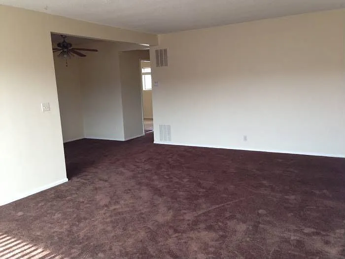 Living room/dining area
