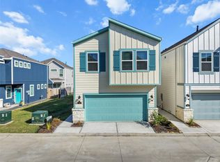 700 Sand Dollar Dr, Kemah, TX 77565