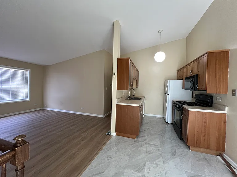 341 Jefferson Ct — Photo 9