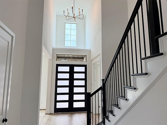 2nd image of 4542 Southpoint Rd