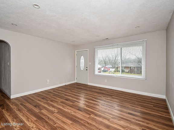 3rd image of 2418 Stover Ave