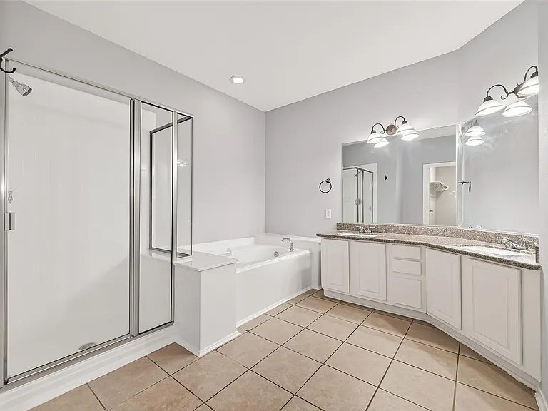 3135 Silver Cedar Trl — Photo 36