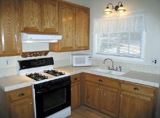 4th image of 444 Iris Dr