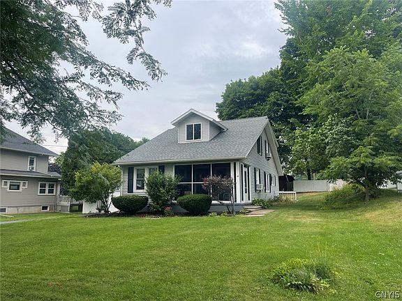 3rd image of 118 W Hamilton Ave