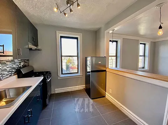 Rented by Zjama Realty Corp | media 3