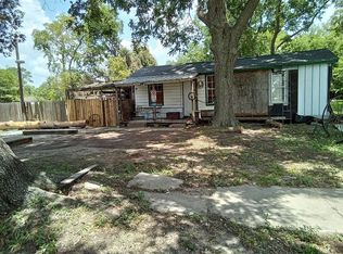 6538 Railroad St, Wallis, TX 77485
