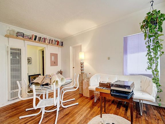 3rd image of 3909 Maplewood Ave #A