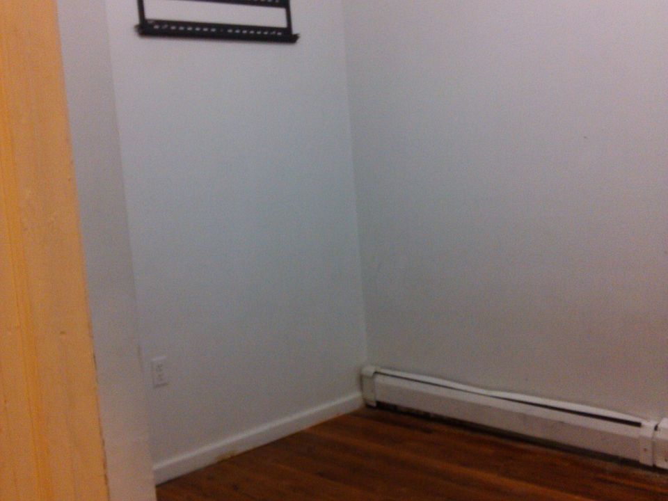 2nd image of 850 Elsmere Pl #1