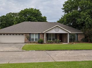 1933 Honeysuckle Ln, Sulphur, LA 70663