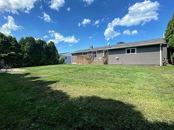 3rd image of 5 Northview Dr