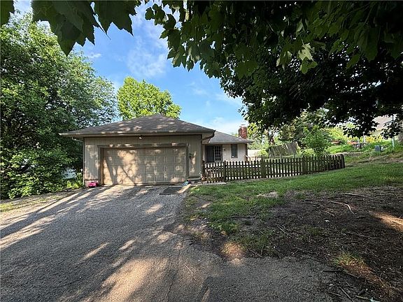 3rd image of 2102 Chambers Ave