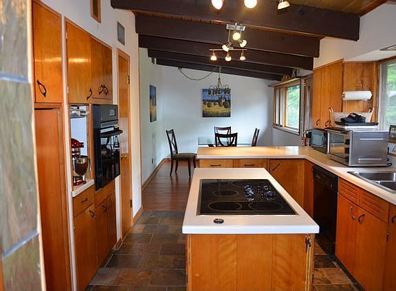 5th image of 2516 Crystal Dr