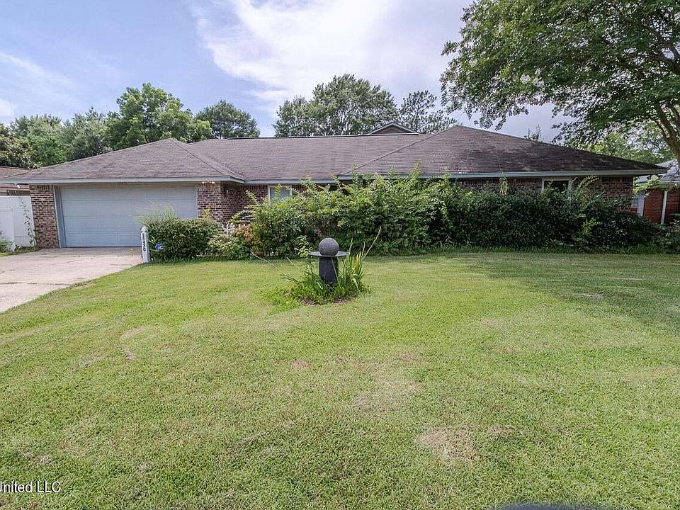 1st image of 15470 Parkwood Dr N