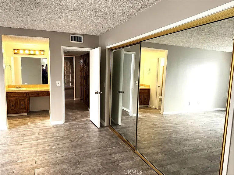 3901 Green Ave — Photo 7