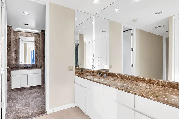 Rented by Compass | media 21