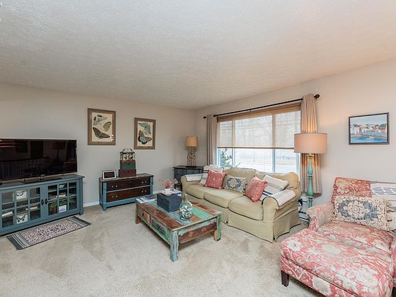 4th image of 807 Cleveland Rd W