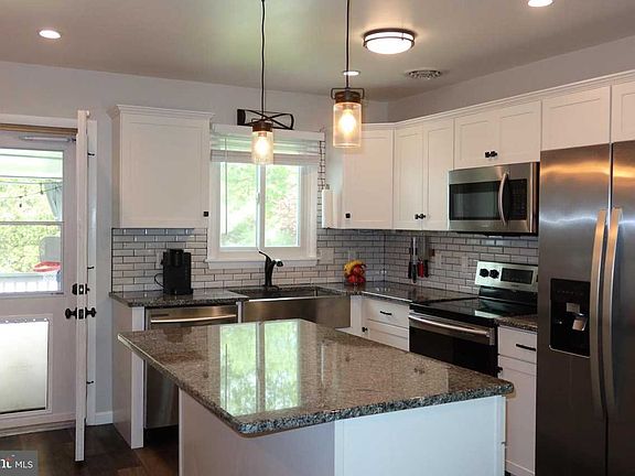4th image of 338 Creekside Dr