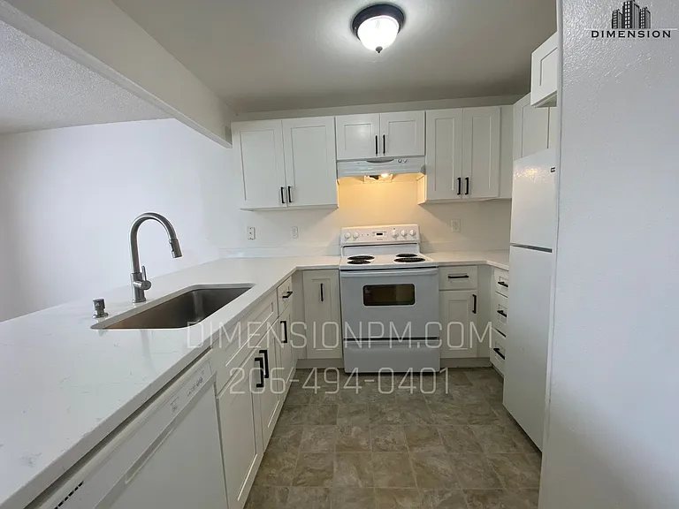 717 Myrtine St — Photo 6