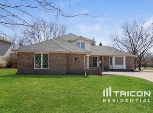 956 Meadow Ave, Shoreview, MN 55126