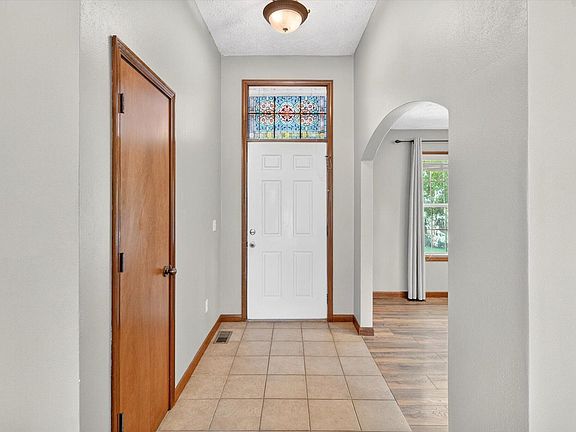 5th image of 502 S Pepperhill Drive