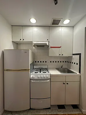 Rented by CitySites Real Estate Group | media 5
