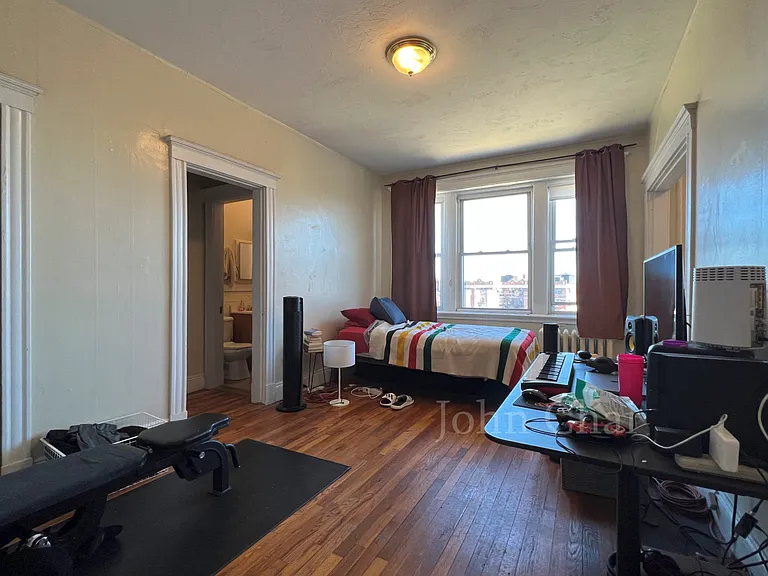 225 Kelton St #15 — Photo 2
