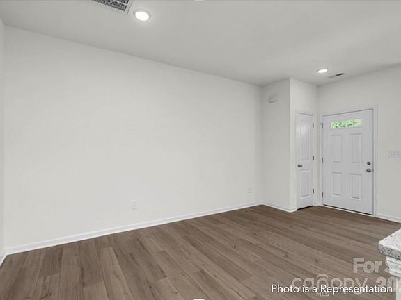 4th image of 477 Etna St #5602