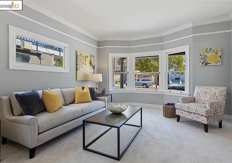 Living room - can be converted into bedroom