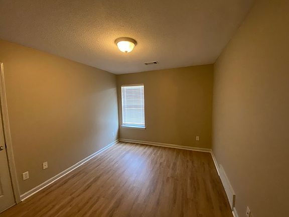 5th image of 385 Dogwood Springs Dr