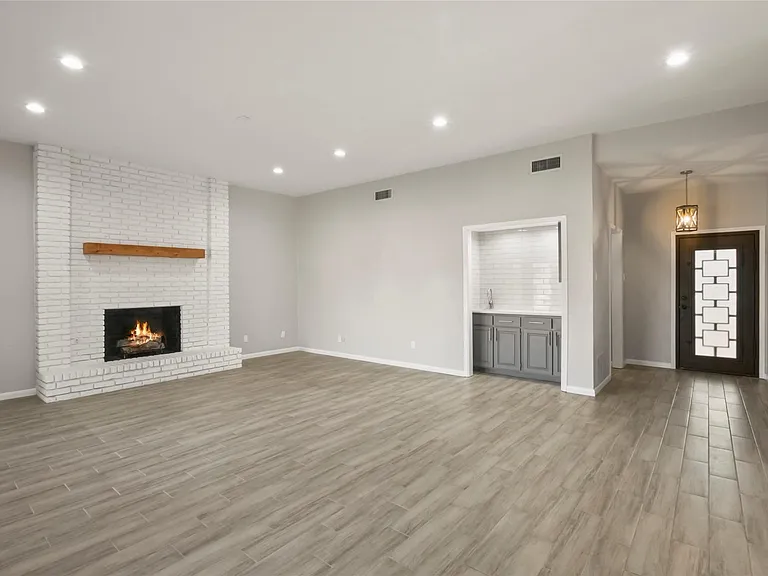 6019 Yellow Rock Trl — Photo 7