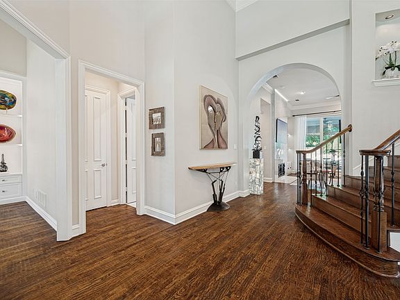 2nd image of 5765 Red Hill Ln