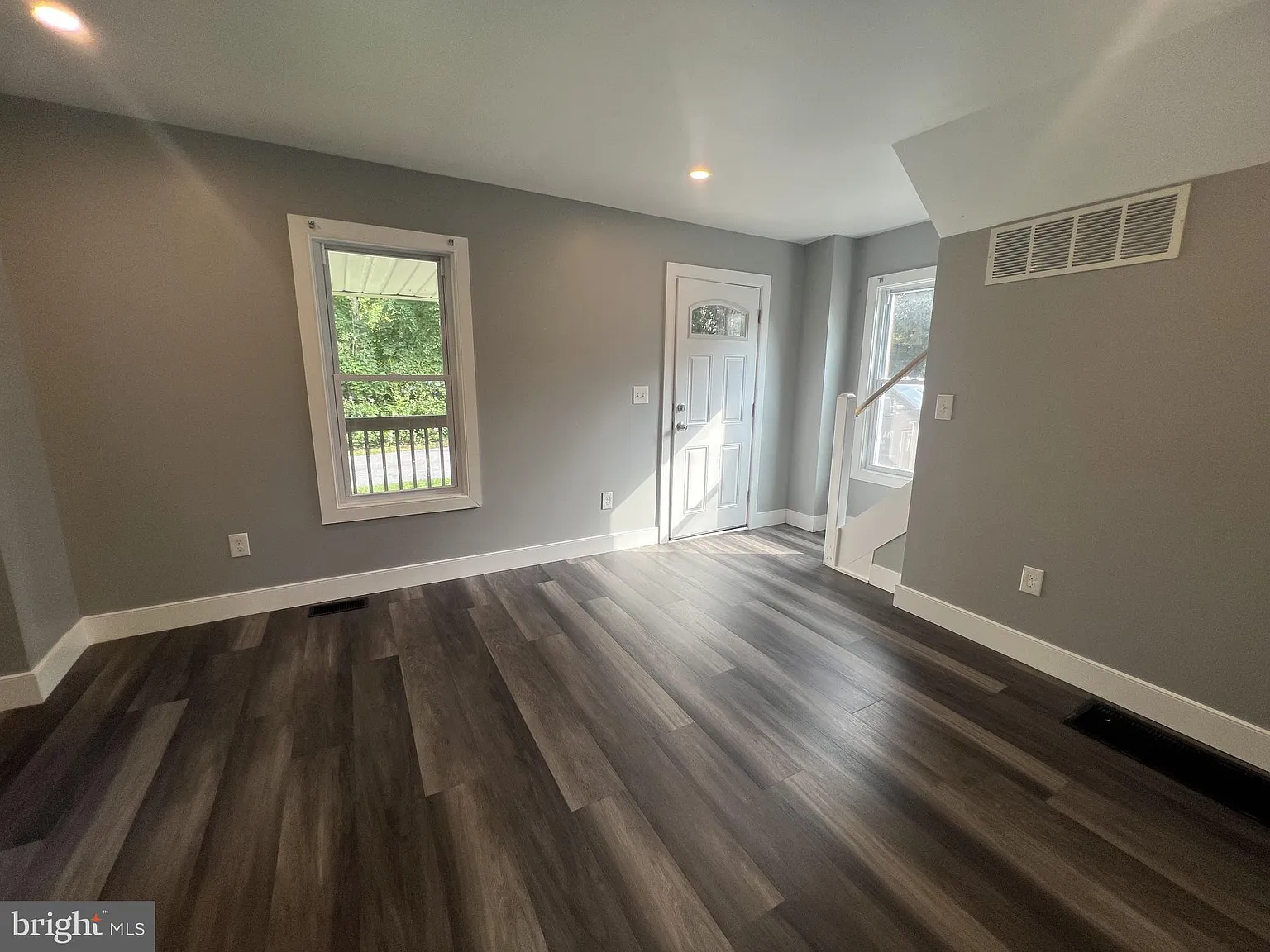 3 bed, 1.0 bath, 1467 sqft, $2,000 — Photo 3