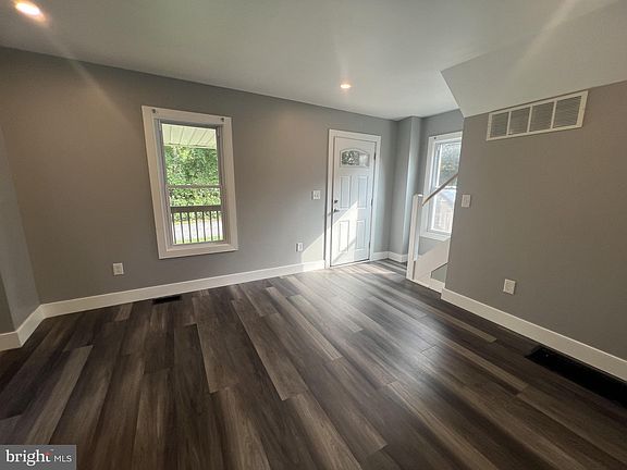 3rd image of 172 Grant St
