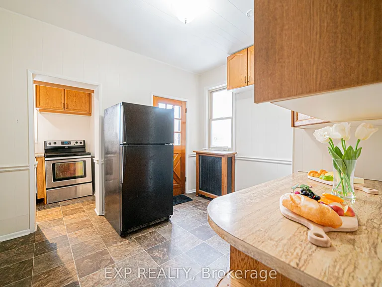 52 Proctor Blvd #MAIN — Photo 8