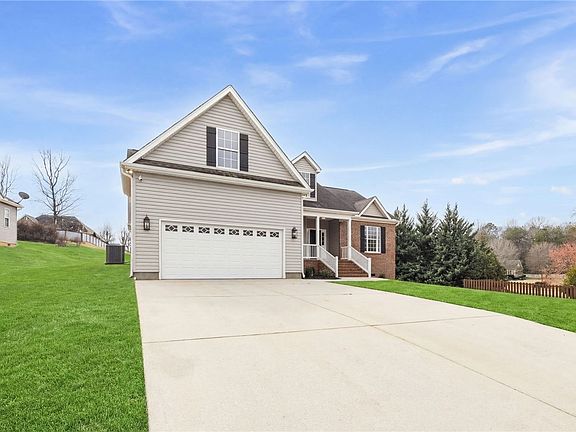 3rd image of 104 Josh Ct